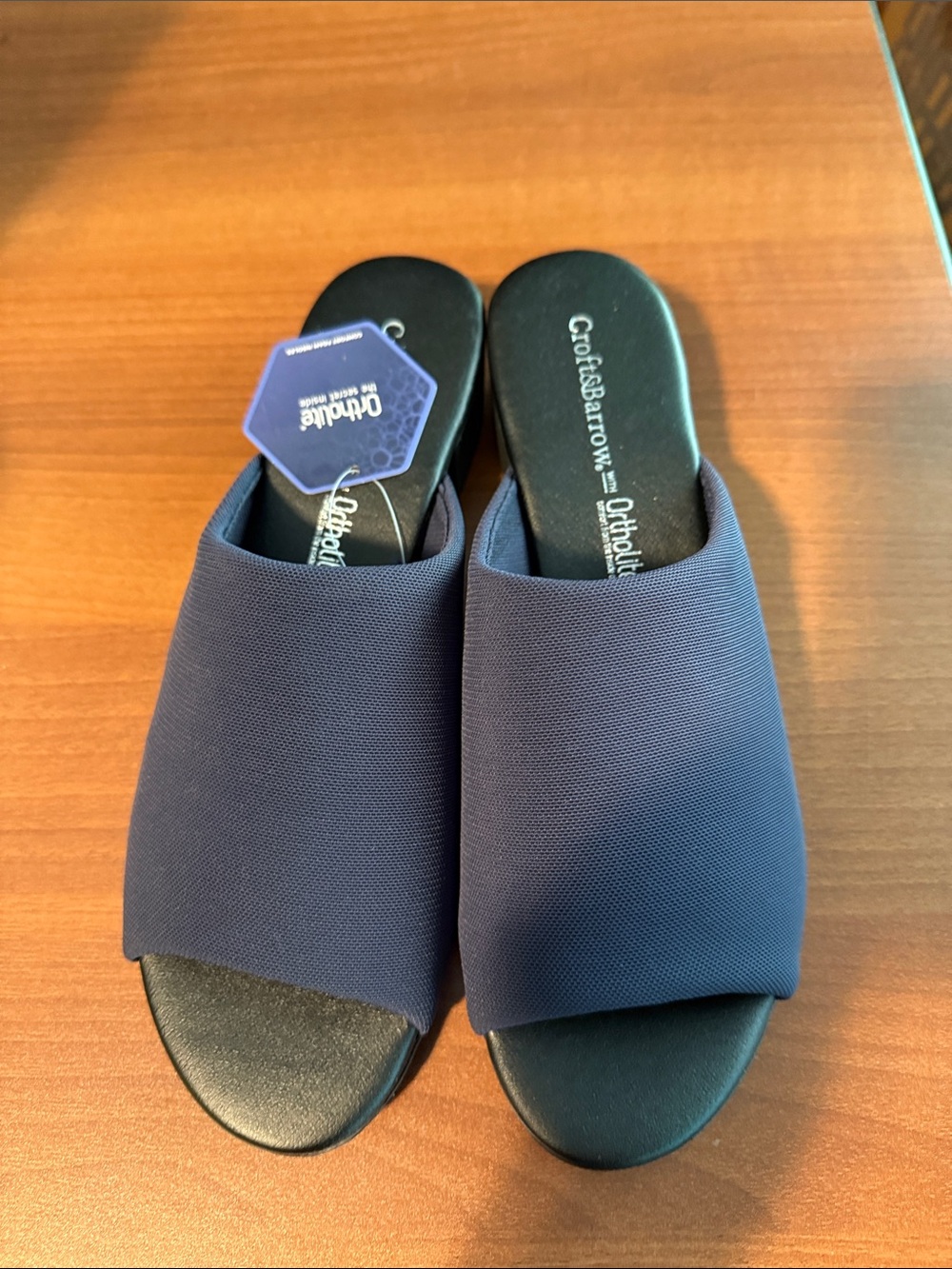 New in Box Croft and Barrow Women’s Size 10 Navy Block Heel Slides